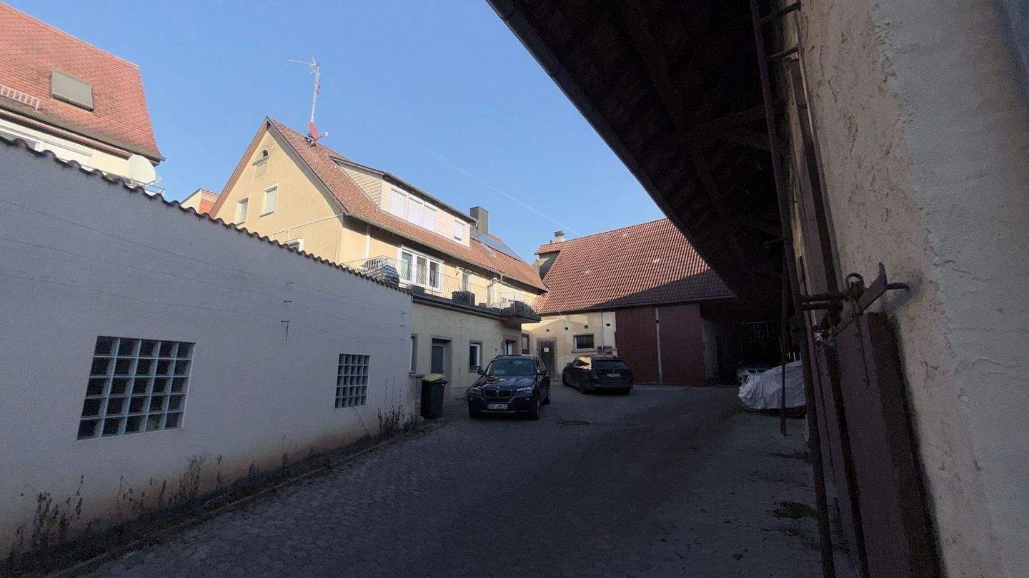 Immobilie in Ippesheim - ## Mehrgenerationenhaus mit viel Platz,für zwei Familien ## - Bild 2