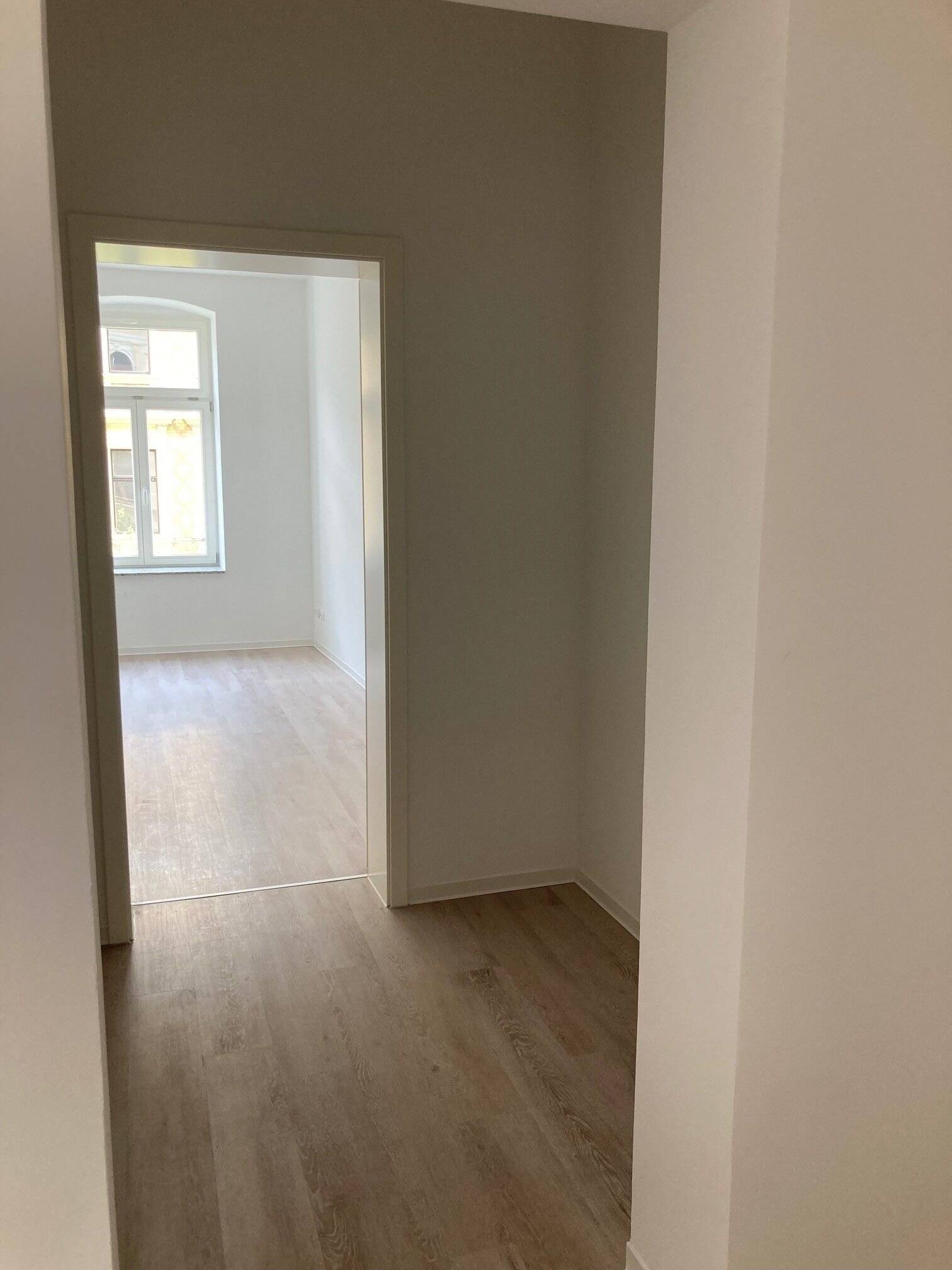 2-Raum-Appartment mit Küche, Lichtsystem, Design- Bad, Aufzug, Waschsalon – An der Markthalle 11, 9111 Chemnitz – Vorschaubild 3