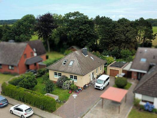 Einfamilienhaus zum Kauf 379.000 € 6 Zimmer 127,2 m² 1.097 m² Grundstück frei ab sofort Süder-Westerwisch Cuxhaven 27474