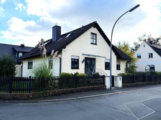 Mehrfamilienhaus zum Kauf 539.000 € 5,5 Zimmer 138 m² 626 m² Grundstück Buckenhofen Forchheim 91301