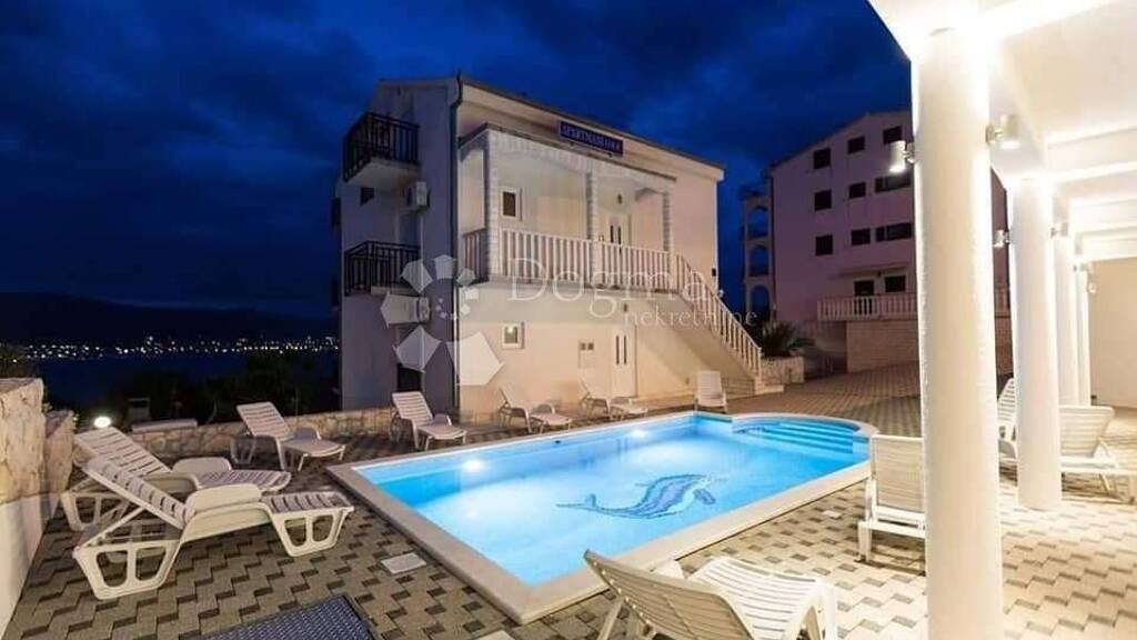 Haus zum Kauf 1.500.000 € 18 Zimmer 327 m² Okrug