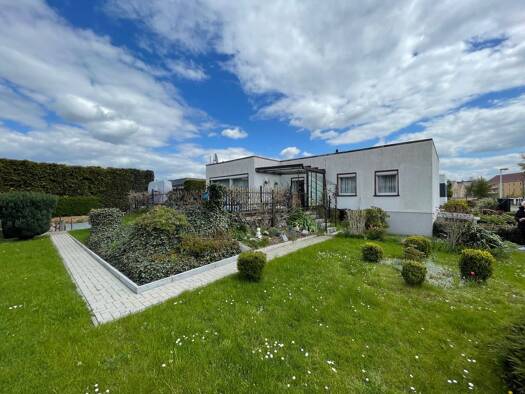 Bungalow zum Kauf 285.000 € 4 Zimmer 104,4 m² 551 m² Grundstück frei ab sofort Elbeuer Straße 14 Rothensee Rothensee 39126