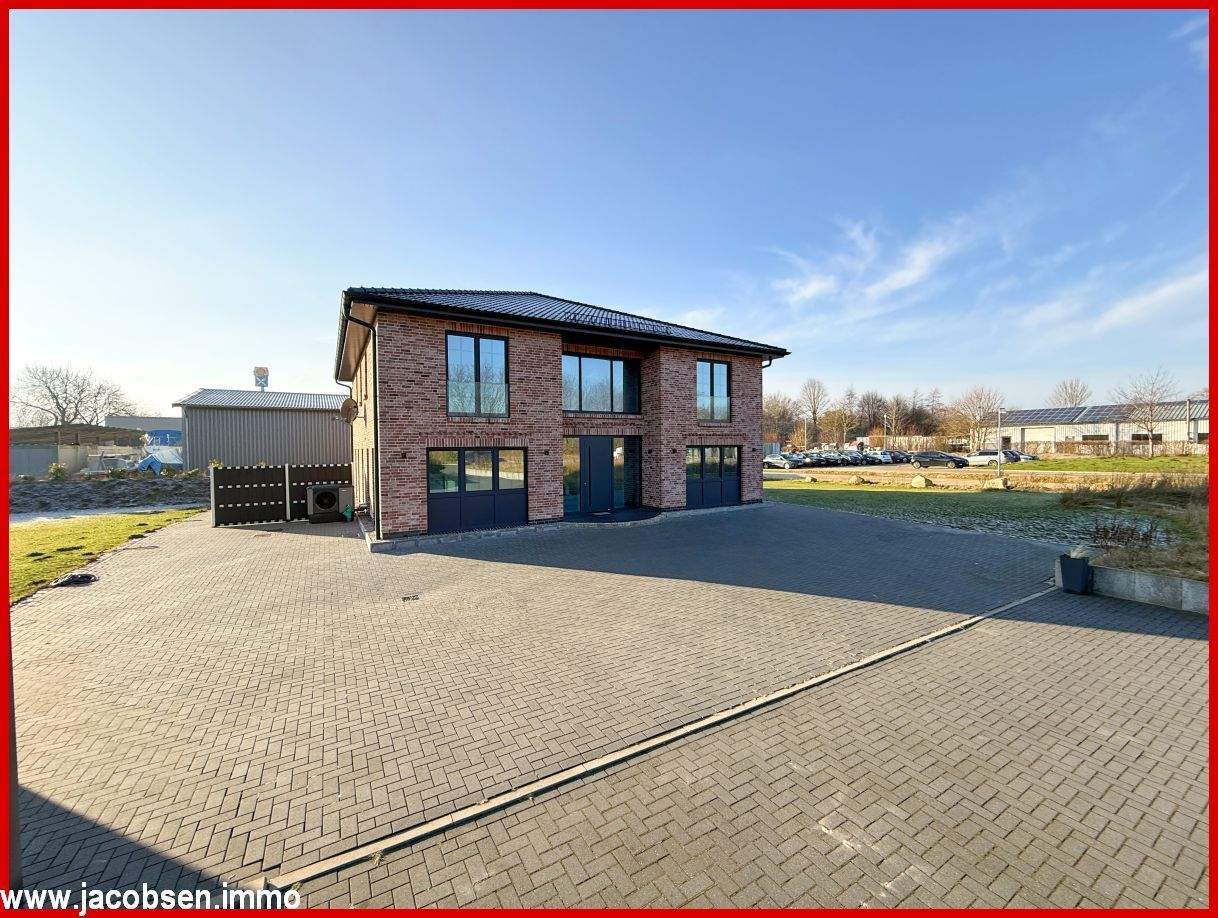 Immobilie in Busdorf - Neuwertiges Wohnhaus mit Halle und Büroteil Arbeiten & Wohnen im modernen Stil - Bild 3