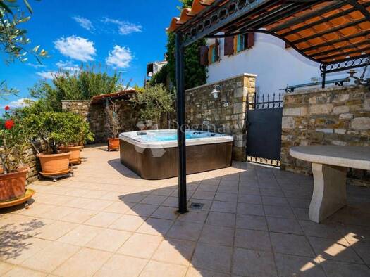 Haus zum Kauf 415.000 € 6 Zimmer 150 m² Motovun Motovun