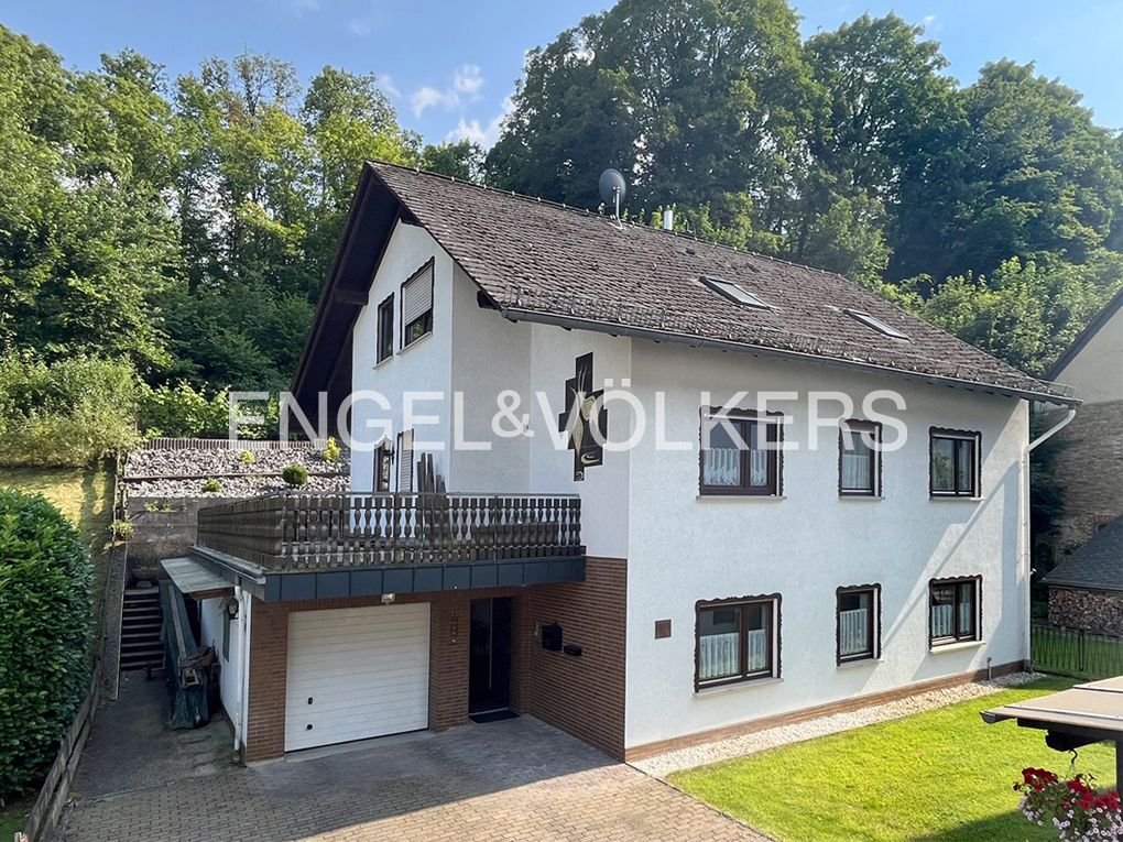 Einfamilienhaus zum Kauf 375.000 € 9 Zimmer 276 m²<br/>Wohnfläche 598 m²<br/>Grundstück Hahnstätten 65623