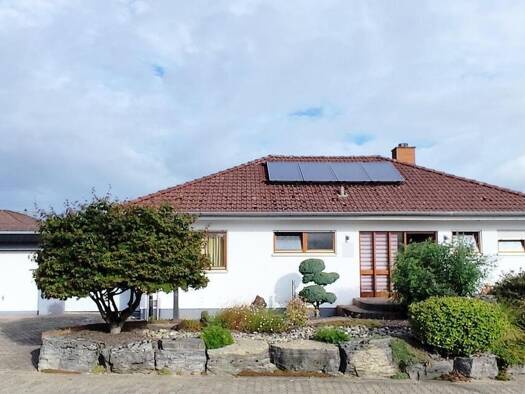 Bungalow zum Kauf 499.000 € 4,5 Zimmer 150 m² 883 m² Grundstück Hilsbach Sinsheim 74889