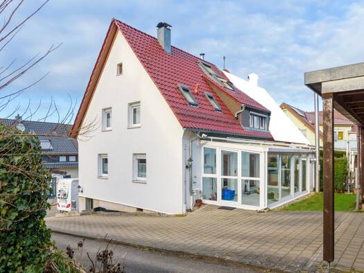 Doppelhaushälfte zum Kauf 349.000 € 6 Zimmer 124 m² 433 m² Grundstück Drei-Eichen-Weg 5 Huchenfeld Pforzheim 75181