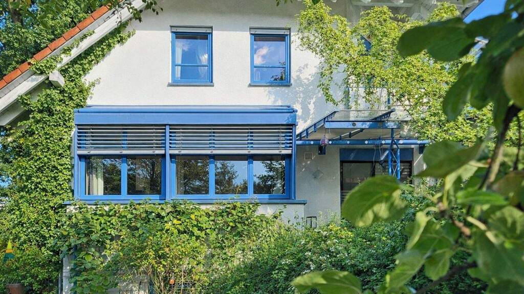 +++SONNIGES FAMILIENPARADIES IN BESTER WOHNLAGE +++ Modernes Einfamilienhaus mit Einliegerwohnung, Doppelgarage,Carport, Pool!