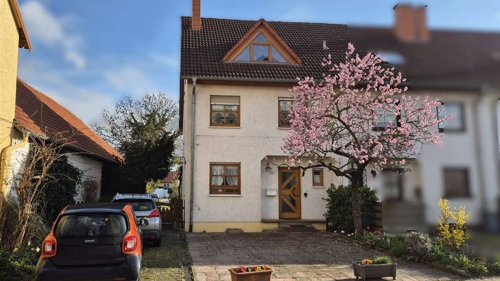 Reihenendhaus zum Kauf 475.000 € 5 Zimmer 138 m² 420 m² Grundstück frei ab sofort Laumersheimer Str. 23 Dirmstein 67246