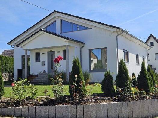 Haus zum Kauf 699.000 € 9 Zimmer 283 m² 759 m² Grundstück Hochmössingen Oberndorf am Neckar 78727