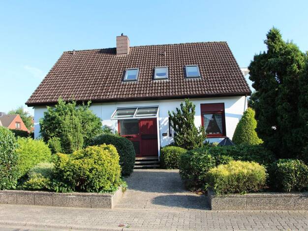 Einfamilienhaus zum Kauf provisionsfrei 445.000 € 9 Zimmer 215 m² 677 m² Grundstück Osterrönfeld 24783