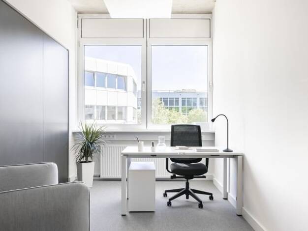 Büro zur Miete 509 € 50 m² Bürofläche teilbar von 10 m² bis 50 m² Carl Zeiss Ring 15a Ismaning 85737