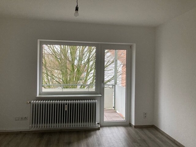 Wohnung zur Miete 350 € 3 Zimmer 57,1 m²<br/>Wohnfläche 2.<br/>Geschoss ab sofort<br/>Verfügbarkeit Butjadinger Straße 4 Brake Brake 26919