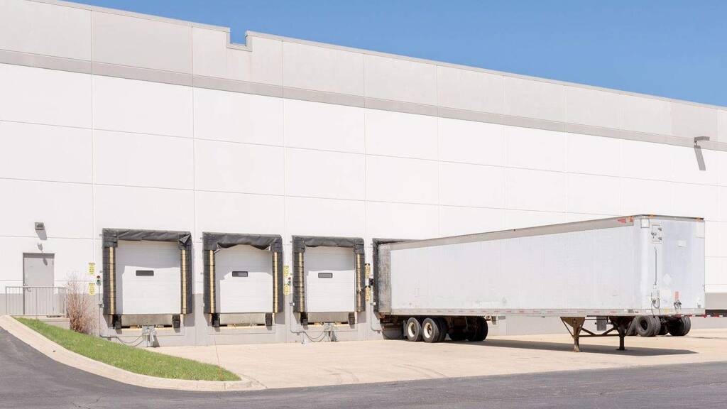 Lagerhalle zur Miete 3.680 m² Lagerfläche teilbar ab 1.420 m² Innenstadt Augsburg 86153