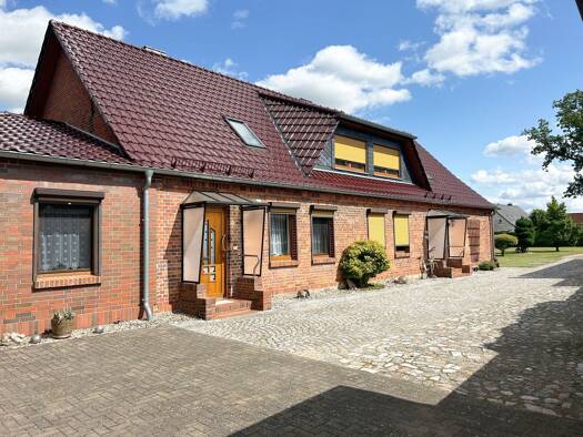 Haus zum Kauf 339.000 € 8 Zimmer 270 m² 3.960 m² Grundstück Reckenzin Karstädt 19357