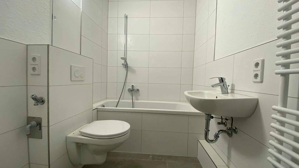 Wohnung zur Miete 299 € 3 Zimmer 54,5 m² 5. Geschoss Otto-Bruchholz-Straße 23 Suhl 98527