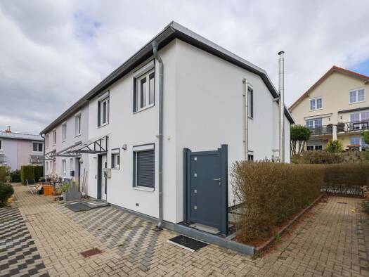 Reihenendhaus zum Kauf 549.000 € 4,5 Zimmer 111,4 m² 254,3 m² Grundstück frei ab sofort Lörrach 79540