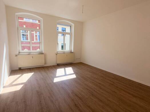 Wohnung zur Miete 450 € 3 Zimmer 76,2 m² frei ab sofort Walther-Rathenau-Straße 29 Oelsnitz Oelsnitz 08606