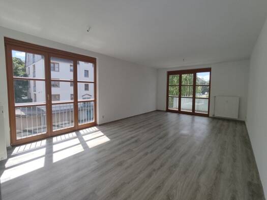 Wohnung zur Miete 390 € 2 Zimmer 63,9 m² 2. Geschoss Willy-Brandt-Straße 18 Reusa Plauen 08529