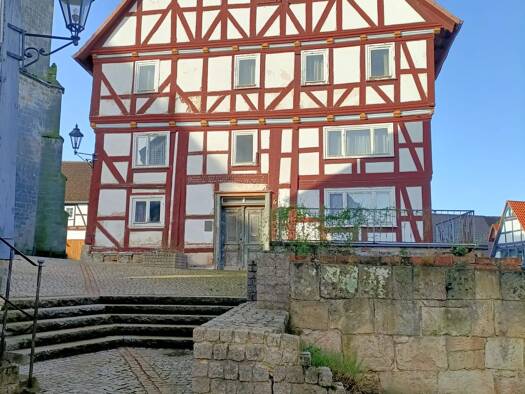 Stadthaus zum Kauf provisionsfrei 87.000 € 13 Zimmer 365 m² 236 m² Grundstück frei ab sofort Kirchplatz 6 Wolfhagen Wolfhagen 34466