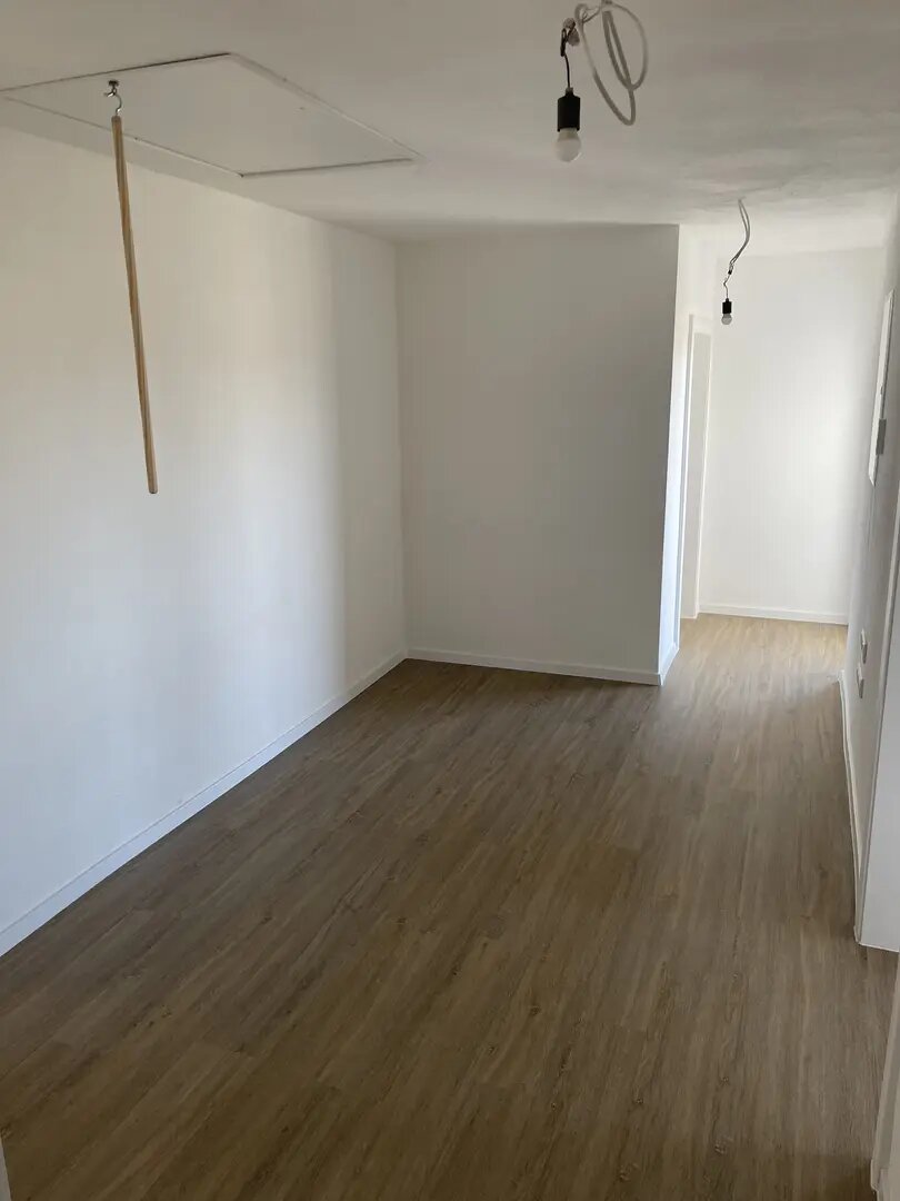 Wohnung zur Miete 700 € 3,5 Zimmer 110 m²<br/>Wohnfläche ab sofort<br/>Verfügbarkeit Bahnhofstraße Radldorf Perkam 94368