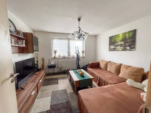 Wohnung zum Kauf 269.000 € 5 Zimmer 125 m² Geschoss 1/2 frei ab sofort Altenmarkt Altenmarkt a.d. Alz 83352