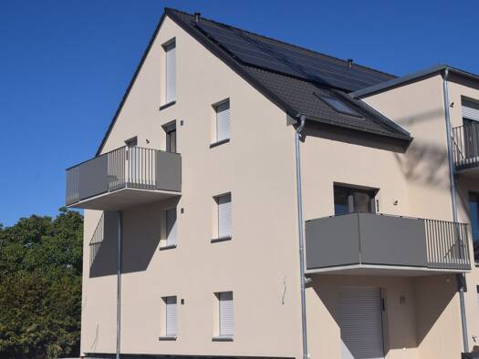 Wohnung zur Miete 855 € 2 Zimmer 67 m² Geschoss 2/3 frei ab sofort Hirschauer Straße Ammersricht Amberg 92224