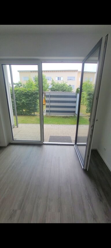 Terrassenwohnung zur Miete 950 € 3 Zimmer 74 m² EG frei ab 01.11.2024 Obertraublingerstraße 71 Burgweinting Regensburg 93055