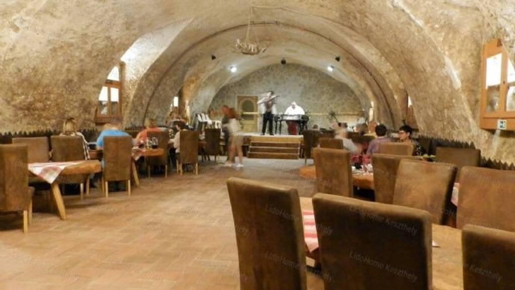 Restaurant zum Kauf 445.000 € 850 m² Gastrofläche 2.600 m² Grundstück Cserszegtomaj