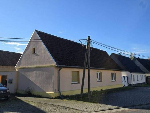 Einfamilienhaus zum Kauf 85.000 € 4 Zimmer 100 m² 922 m² Grundstück frei ab sofort Zörbig 06780