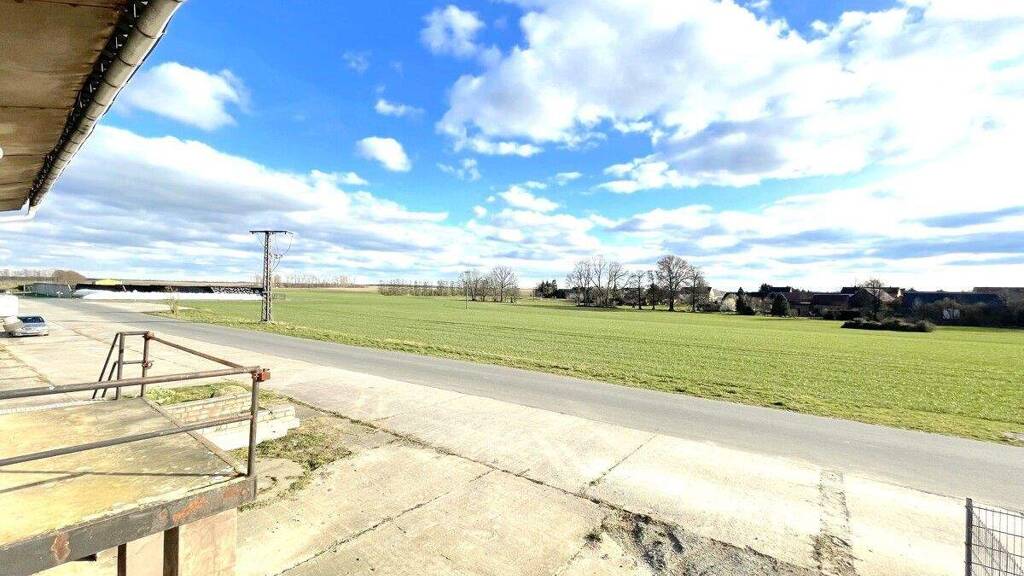 Reihenendhaus zum Kauf 75.000 € 5 Zimmer 170 m² 1.563 m² Grundstück Rohrbeck Niedergörsdorf / Rohrbeck 14913