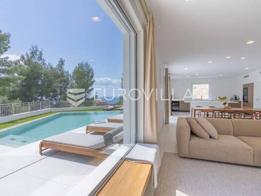 Haus zur Miete 7.000 € 4 Zimmer 289 m² Podstrana Podstrana