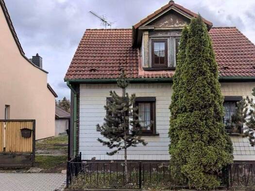 Einfamilienhaus zum Kauf provisionsfrei 22.000 € 4 Zimmer 92 m² 439 m² Grundstück Obere Marktstr. 11 Uelleben Gotha / Uelleben 99867