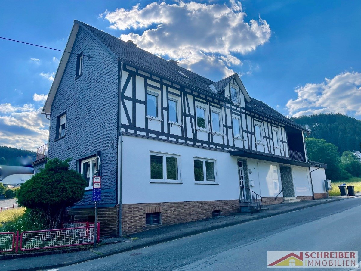 Einfamilienhaus zum Kauf 135.900 € 8 Zimmer 273 m²<br/>Wohnfläche 1.088 m²<br/>Grundstück Dotzlar Bad Berleburg 57319