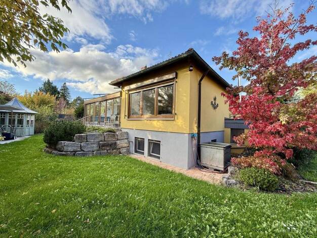 Bungalow zur Miete 2.350 € 8 Zimmer 214 m² 1.000 m² Grundstück frei ab sofort Iphofen 97346