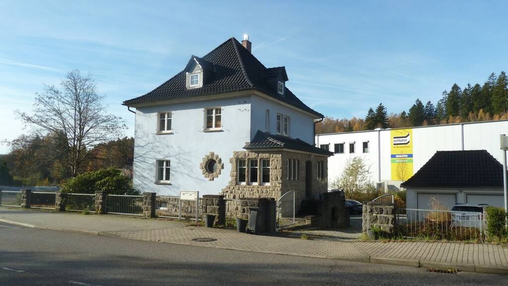 Immobilie zum Kauf 7 Zimmer 248 m² 1.000 m² Grundstück Heinrich-Ehrhardt-Straße 99 Zella-Mehlis 98544