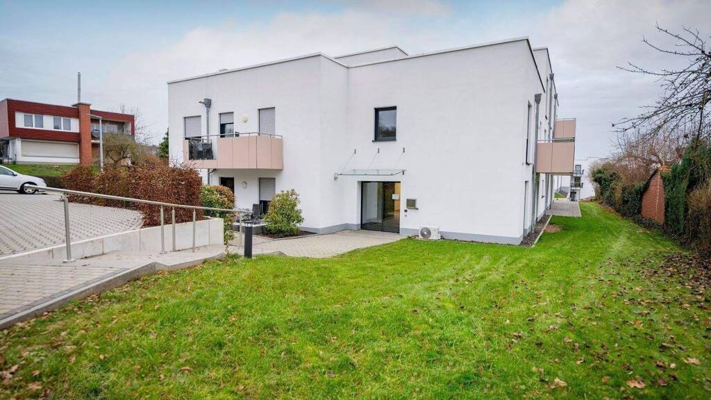 Bürofläche zur Miete 3.000 € 7 Zimmer 312,7 m² Bürofläche Neustadt 35279