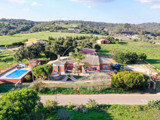 Villa zum Kauf 1.200.000 € 4 Zimmer 238 m² 12.600 m² Grundstück Travanca de Lagos 8600-013