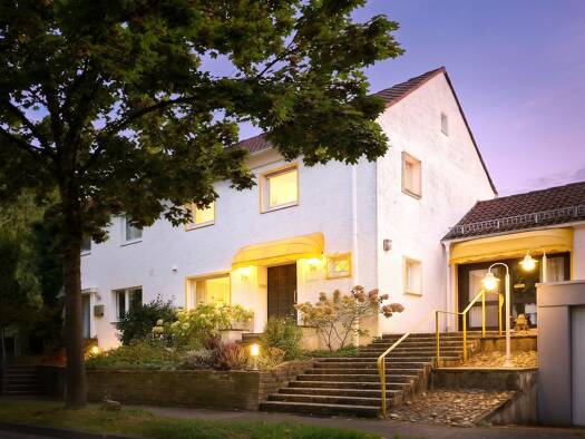 Doppelhaushälfte zum Kauf 229.000 € 5 Zimmer 105 m² 248 m² Grundstück Innenstadt Detmold 32756