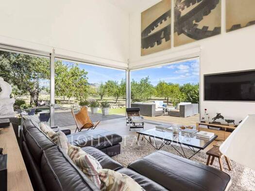 Villa zum Kauf 740 m² 28.000 m² Grundstück Santa Maria del Camí 07815