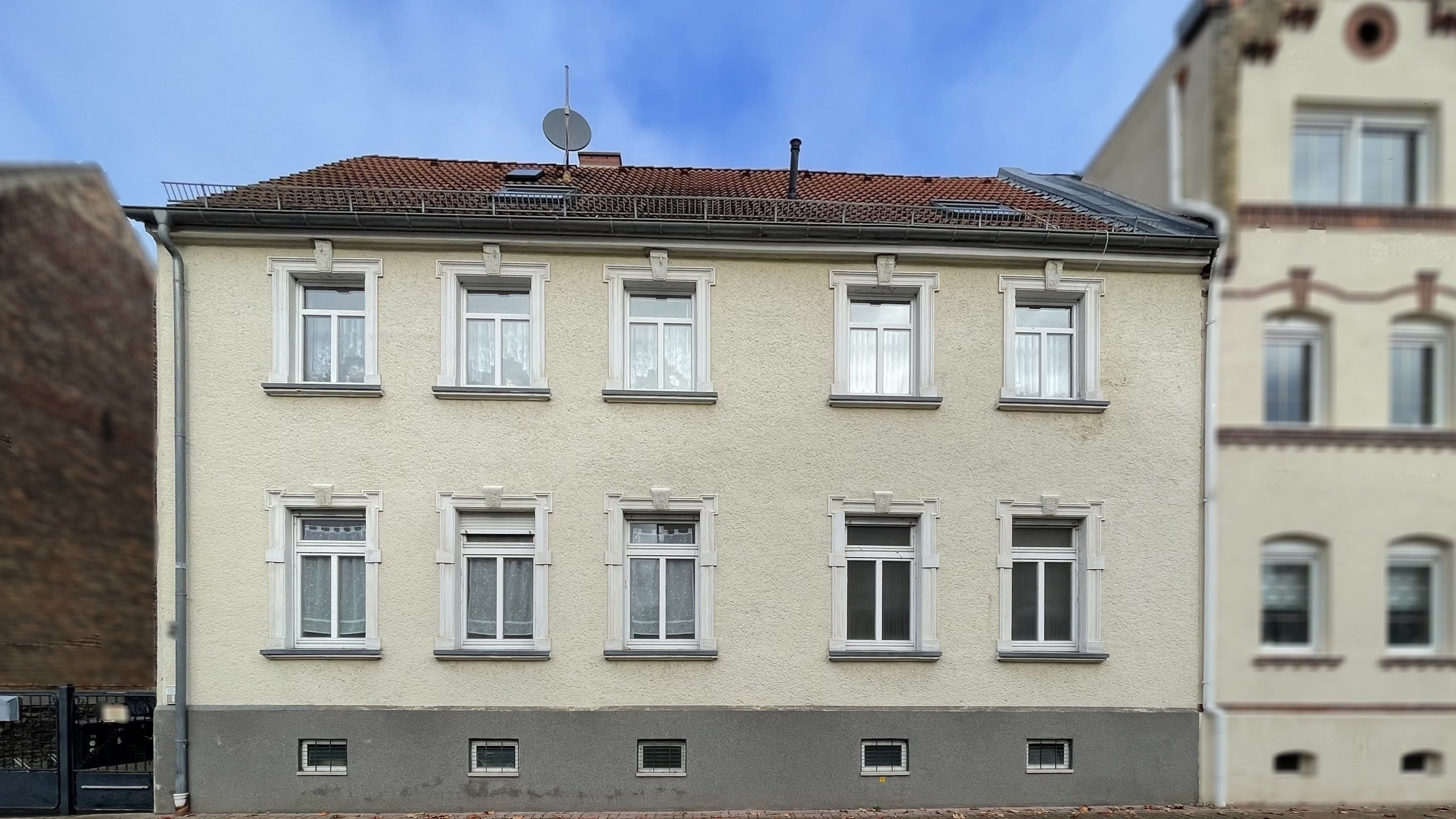 Mehrfamilienhaus zum Kauf 140.000 € 12 Zimmer 261 m²<br/>Wohnfläche 355 m²<br/>Grundstück Löderburg Staßfurt 39446