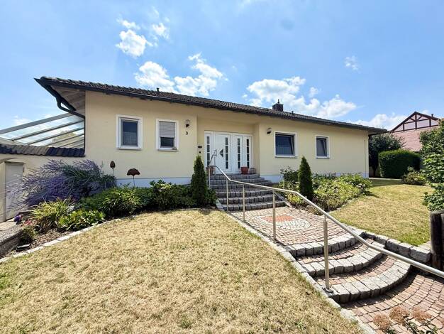 Bungalow zum Kauf 747.000 € 3 Zimmer 146 m² 843 m² Grundstück frei ab sofort Haundorf Herzogenaurach 91074