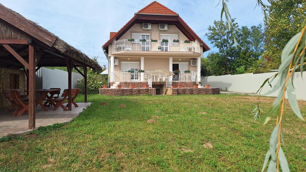 Mehrfamilienhaus zum Kauf 421.000 € 10 Zimmer 268 m² 802 m² Grundstück frei ab sofort Balatonalmádi 8220
