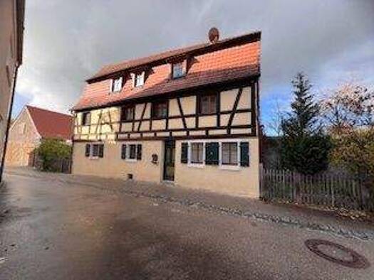 Einfamilienhaus zur Miete 900 € 4 Zimmer 110 m² frei ab sofort Herrieden 91567