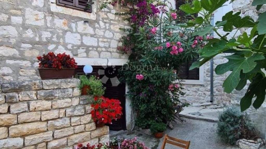 Haus zum Kauf 350.000 € 4 Zimmer 83 m² Tribunj