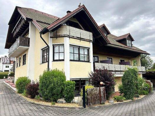 Haus zum Kauf 500.000 € 1.248 m² Grundstück Grötschenreuth Erbendorf 92681