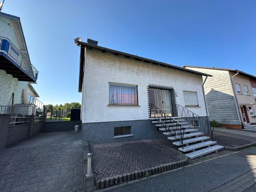 Einfamilienhaus zum Kauf 179.000 € 6 Zimmer 135 m²<br/>Wohnfläche 380 m²<br/>Grundstück Kutzhof Heusweiler 66265