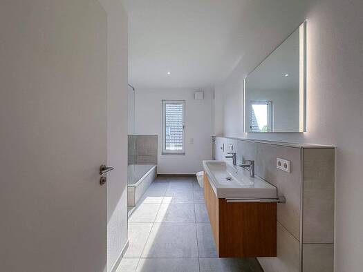 Wohnung zum Kauf 700.000 € 4 Zimmer 122 m² Uttenreuth Uttenreuth 91080