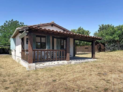 Haus zum Kauf 191.000 € 56 m² 2.000 m² Grundstück Vallon-Pont-d'Arc 07150