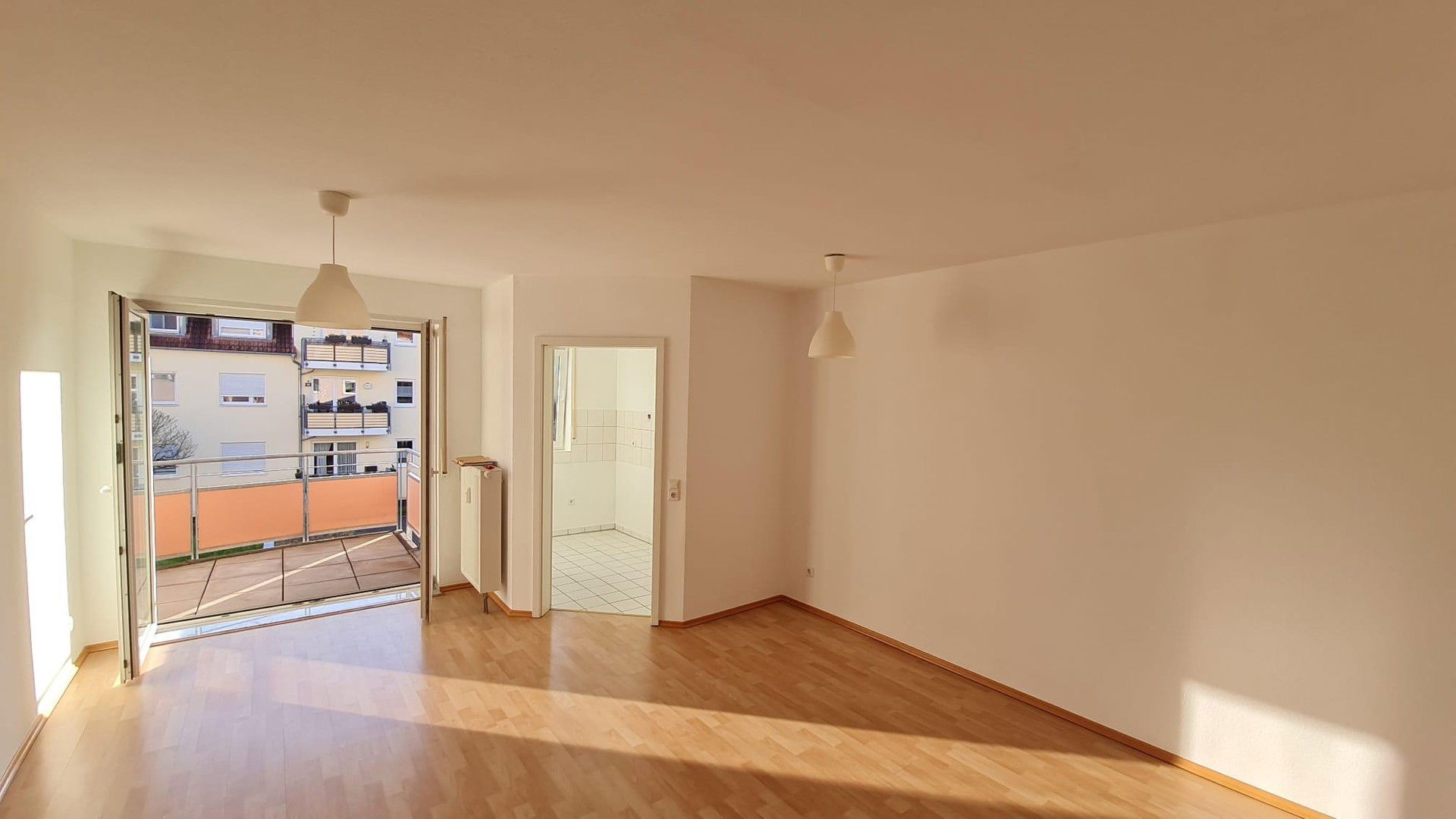 Wohnung zur Miete 530 € 1 Zimmer 36,5 m²<br/>Wohnfläche 1.<br/>Geschoss 01.04.2025<br/>Verfügbarkeit Damm Aschaffenburg 63741